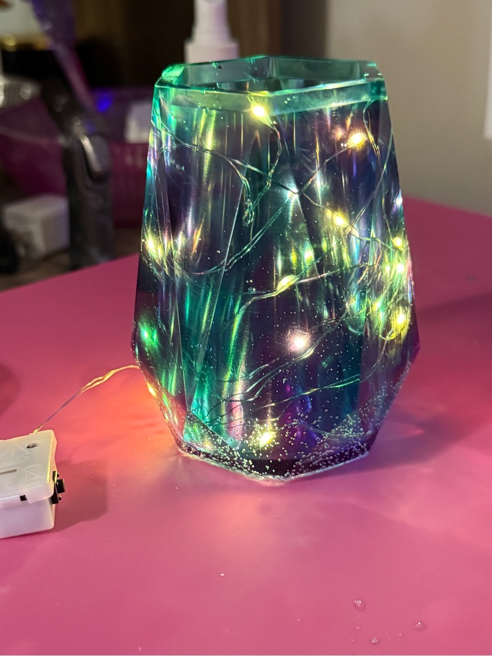 vase with embedded lights into the resin - Picture 6 of 9